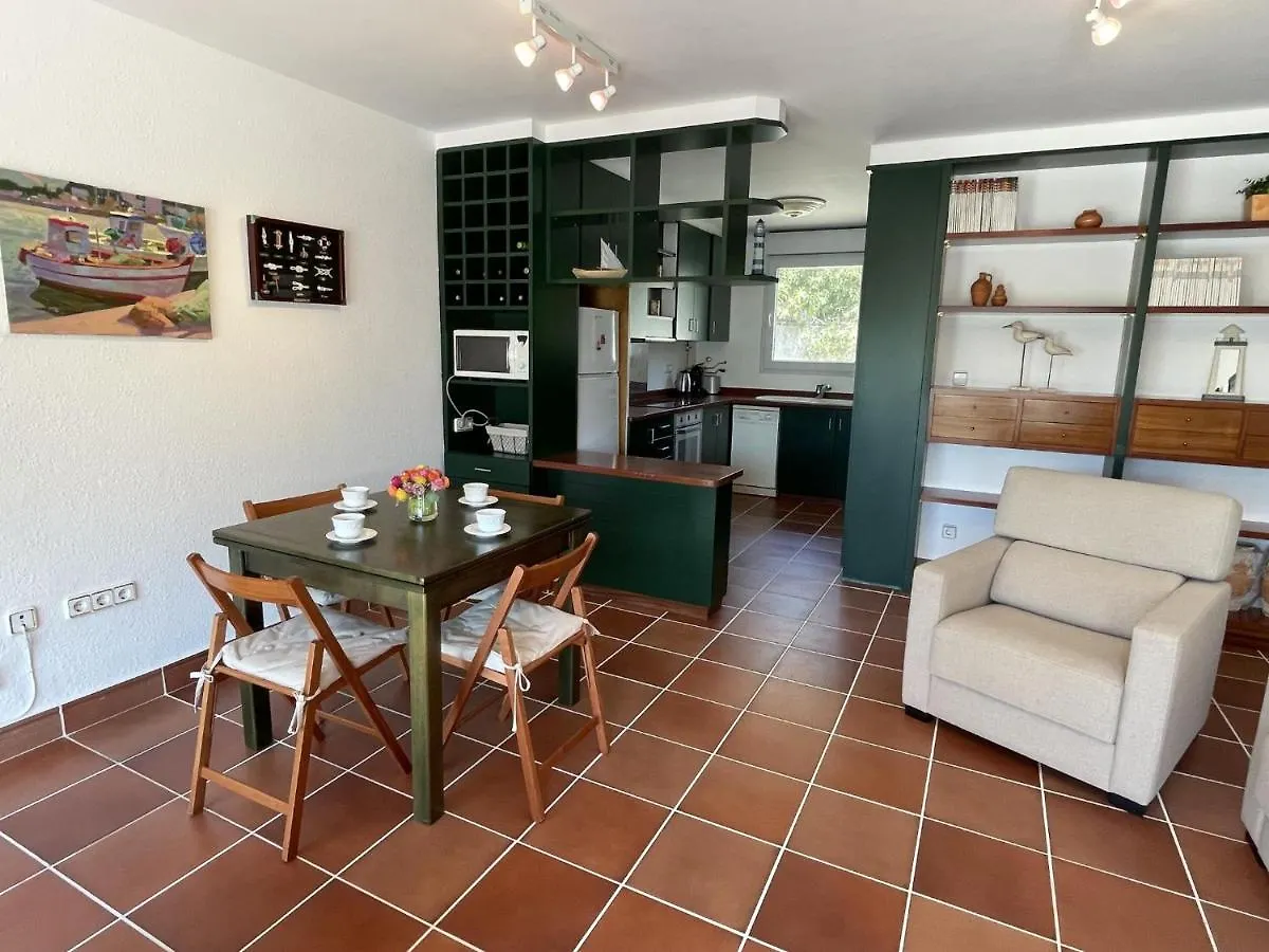 Casa Verde Roses Apartment